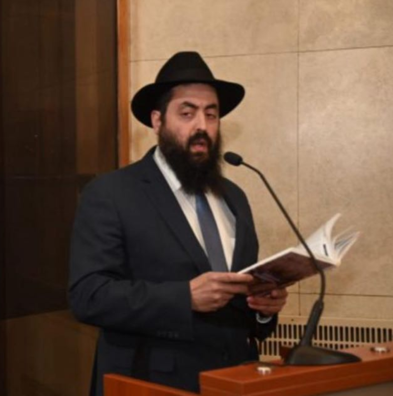 El Rabino Uriel Lapidus durante una exposición